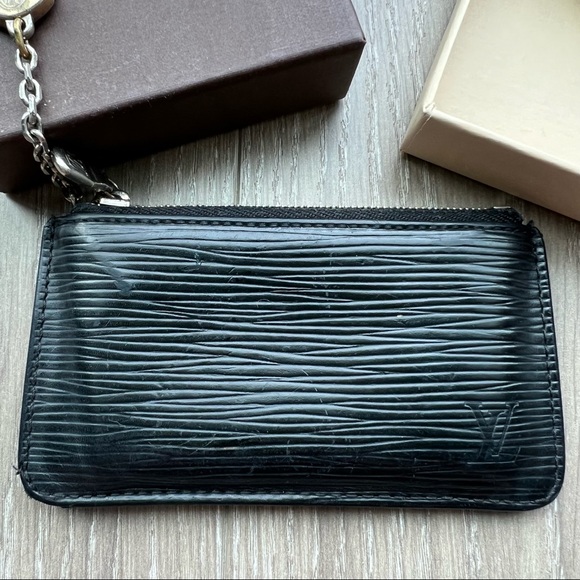 Louis Vuitton Black Epi Leather Key Pouch - Picture 5 of 15